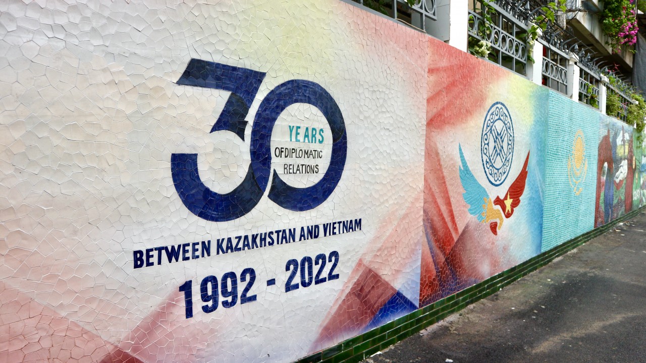 Lễ khánh thành Bức tranh tường Kazakhstan tại Việt Nam