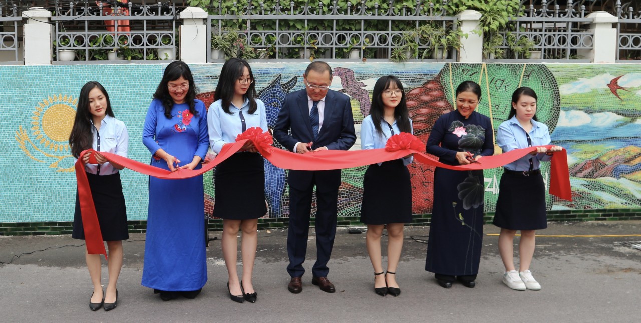 Lễ khánh thành Bức tranh tường Kazakhstan tại Việt Nam
