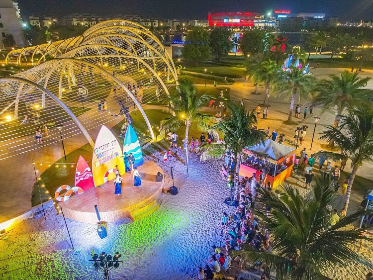 Giới trẻ đổ bộ “Quận Ocean” tham dự lễ hội Biển