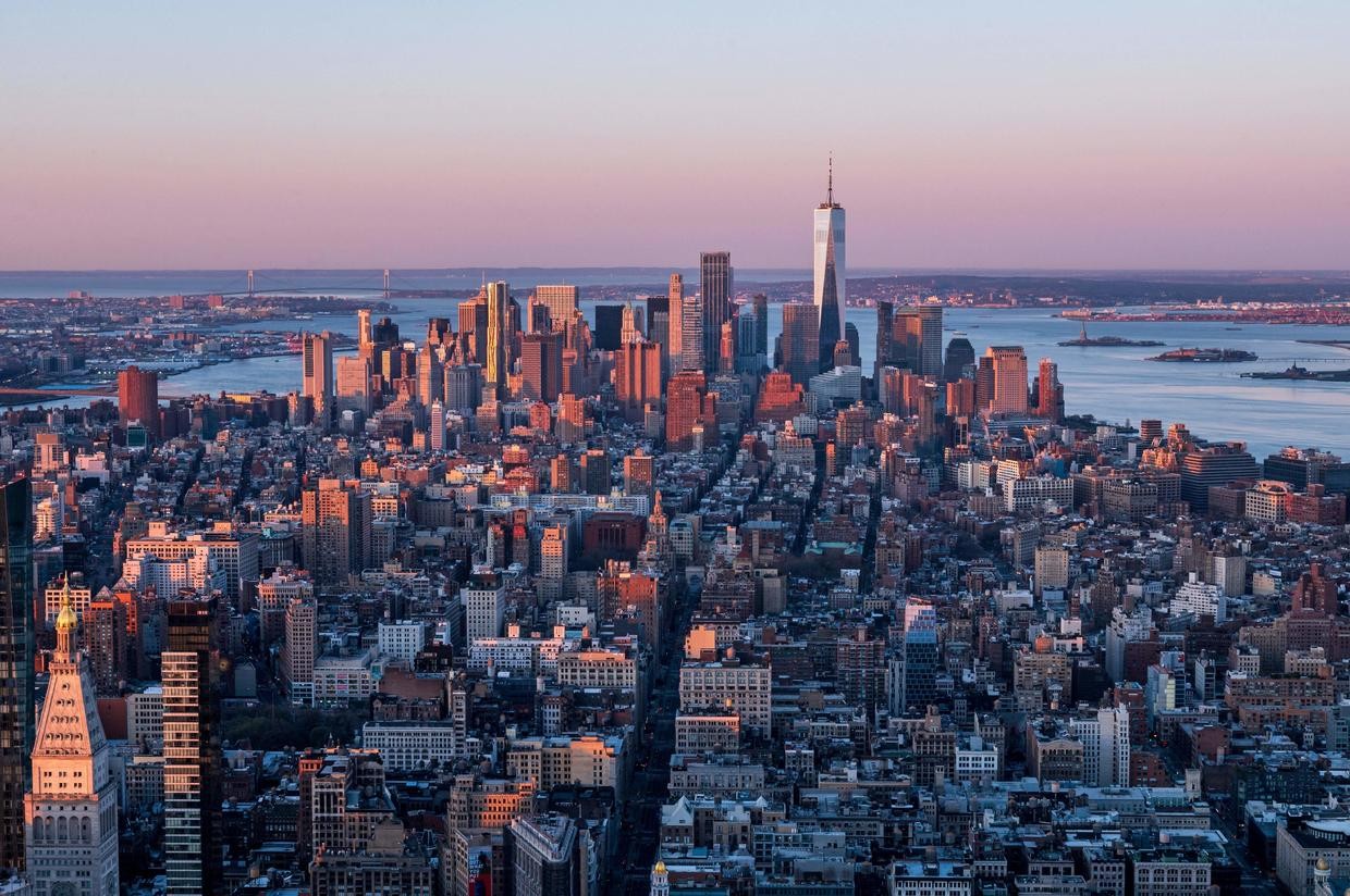New York đón bình mình. Ảnh: ANGELA WEISS/AFP VIA GETTY IMAGES