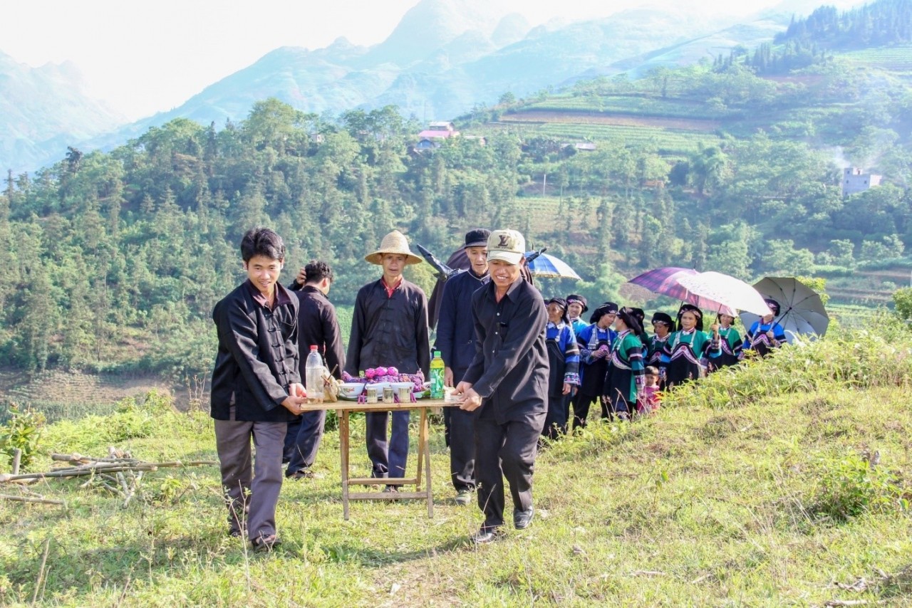 Đôi nét về dân tộc Bố Y