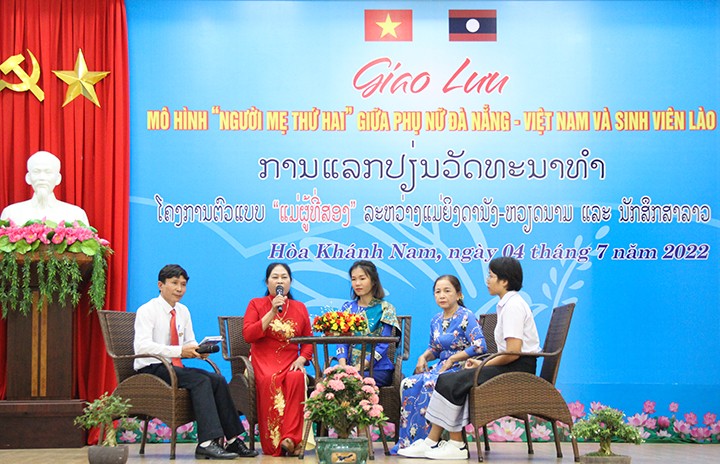 Mô hình “Người mẹ thứ hai”: Mở rộng vòng tay đong đầy thương yêu dành cho các sinh viên Lào