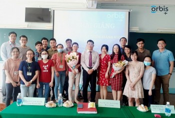 orbis dao tao va phat trien cho 15 giang vien cua bo mon mat