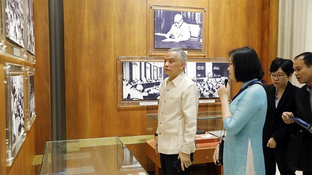 Bờ biển Thanh Hóa ngập trong rác thải