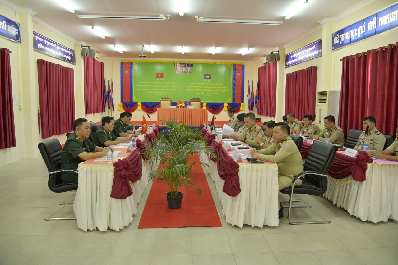 Kiên Giang: Sơ kết phối hợp bảo vệ an ninh biên giới với Ty Công an tỉnh Kampốt (Campuchia)