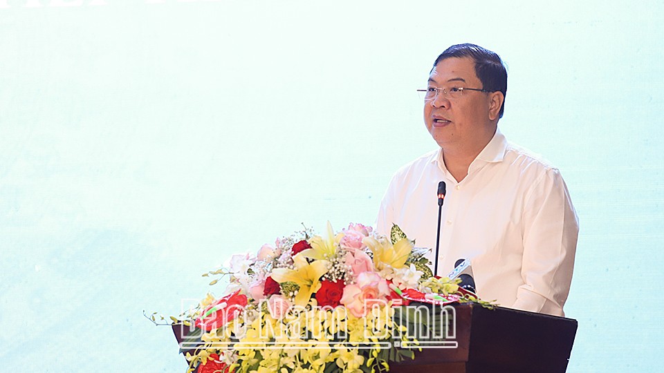 Đồng chí Phạm Gia Túc, Ủy viên BCH Trung ương Đảng, Bí thư Tỉnh ủy phát biểu tại Hội thảo.