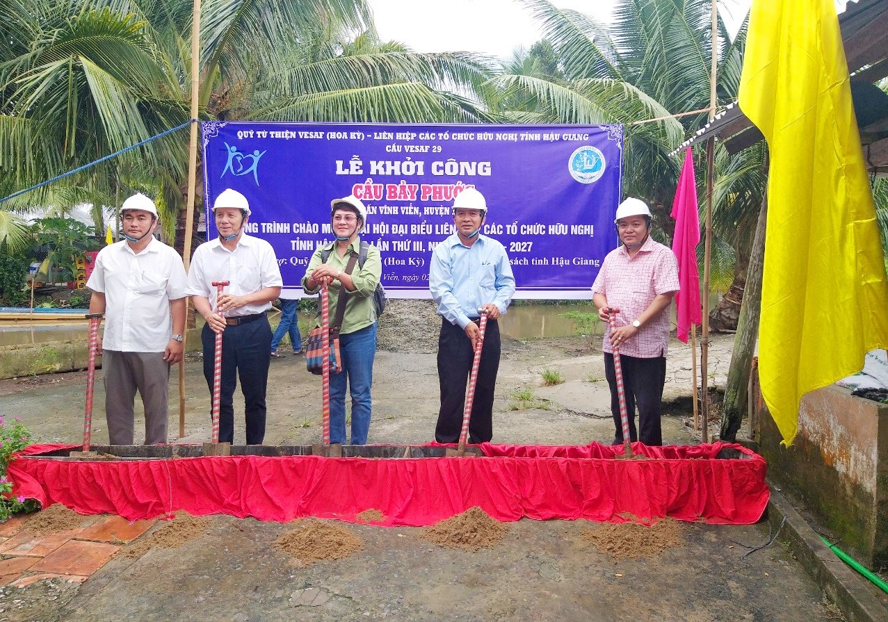 Hậu Giang: Khánh thành 2 công trình cầu giao thông nông thôn do Quỹ từ thiện Vesaf/Hoa Kỳ tài trợ