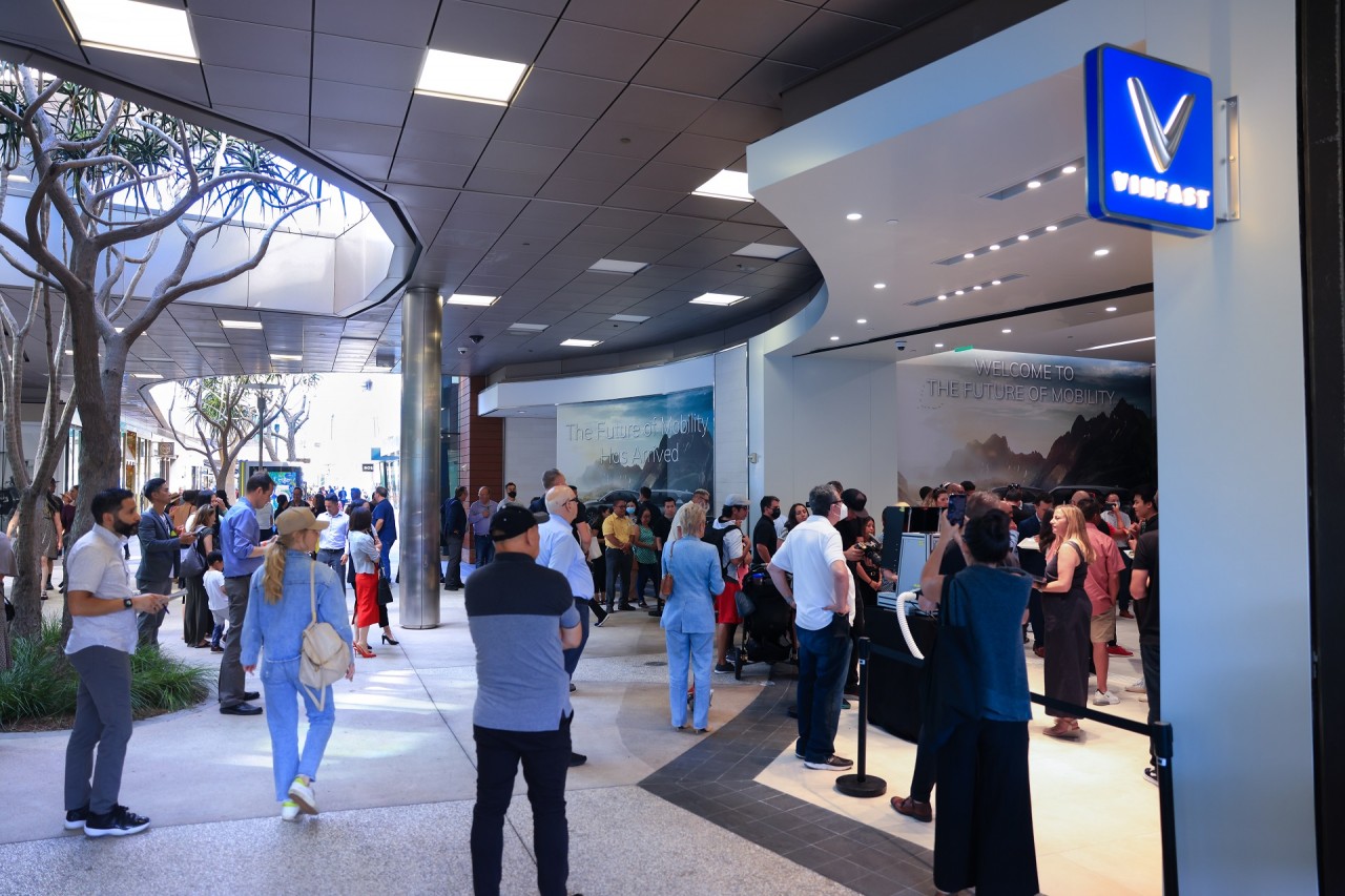 Lễ khai trương 6 VinFast Store đầu tiên tại California nhận được sự quan tâm của đông đảo khách hàng và truyền thông Mỹ.