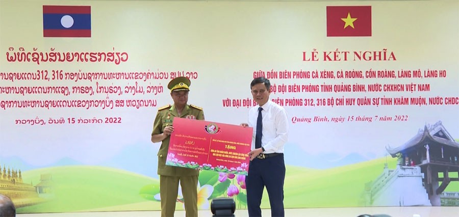 Quảng Bình - Khăm Muộn kết nghĩa lực lượng bảo vệ biên giới