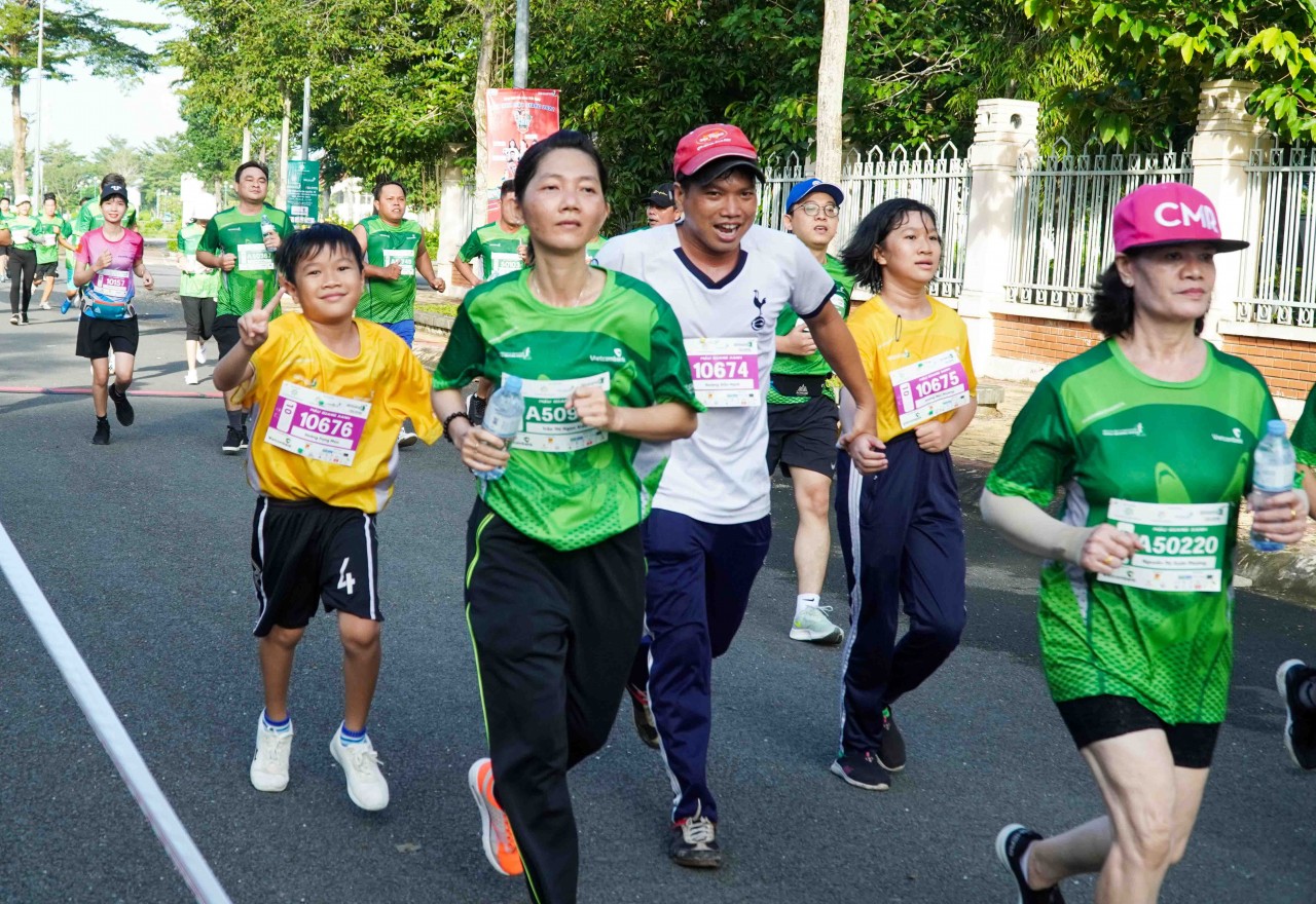 Hậu Giang: Hơn 8.500 người tham chạy Marathon vừa trải nghiệm thiên nhiên miền Tây sông nước Hậu Giang: Hơn 8.500 người tham chạy Marathon vừa trải nghiệm thiên nhiên miền Tây sông nước