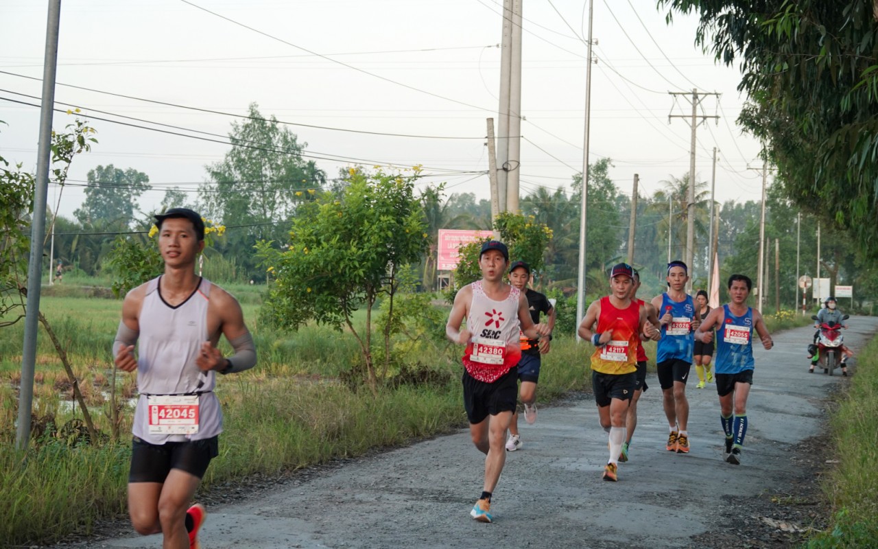 Hậu Giang: Hơn 8.500 người tham chạy Marathon vừa trải nghiệm thiên nhiên miền Tây sông nước Hậu Giang: Hơn 8.500 người tham chạy Marathon vừa trải nghiệm thiên nhiên miền Tây sông nước