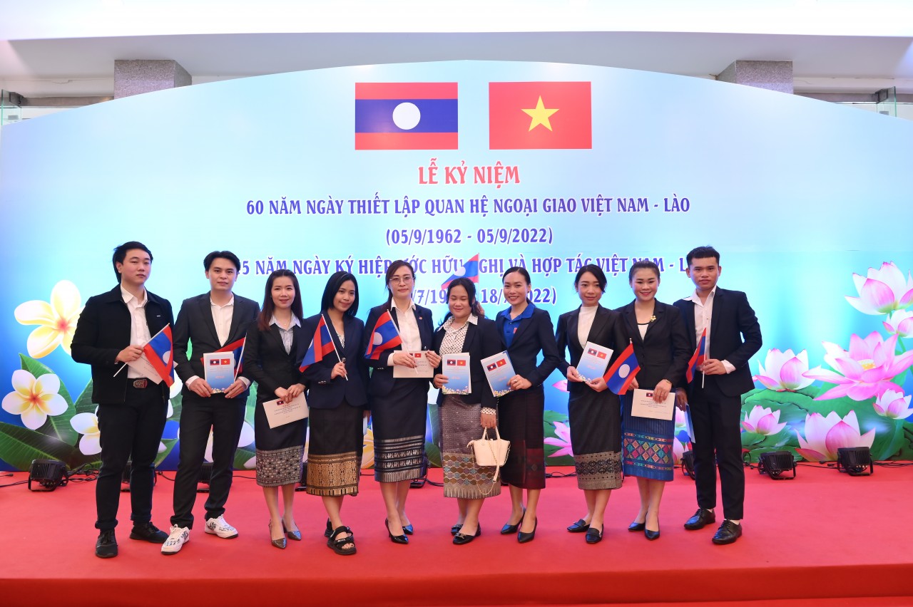 Tổng Bí thư Nguyễn Phú Trọng dự Lễ kỷ niệm 60 năm thiết lập quan hệ ngoại giao Việt Nam - Lào Tổng Bí thư Nguyễn Phú Trọng dự Lễ kỷ niệm 60 năm thiết lập quan hệ ngoại giao Việt Nam - Lào