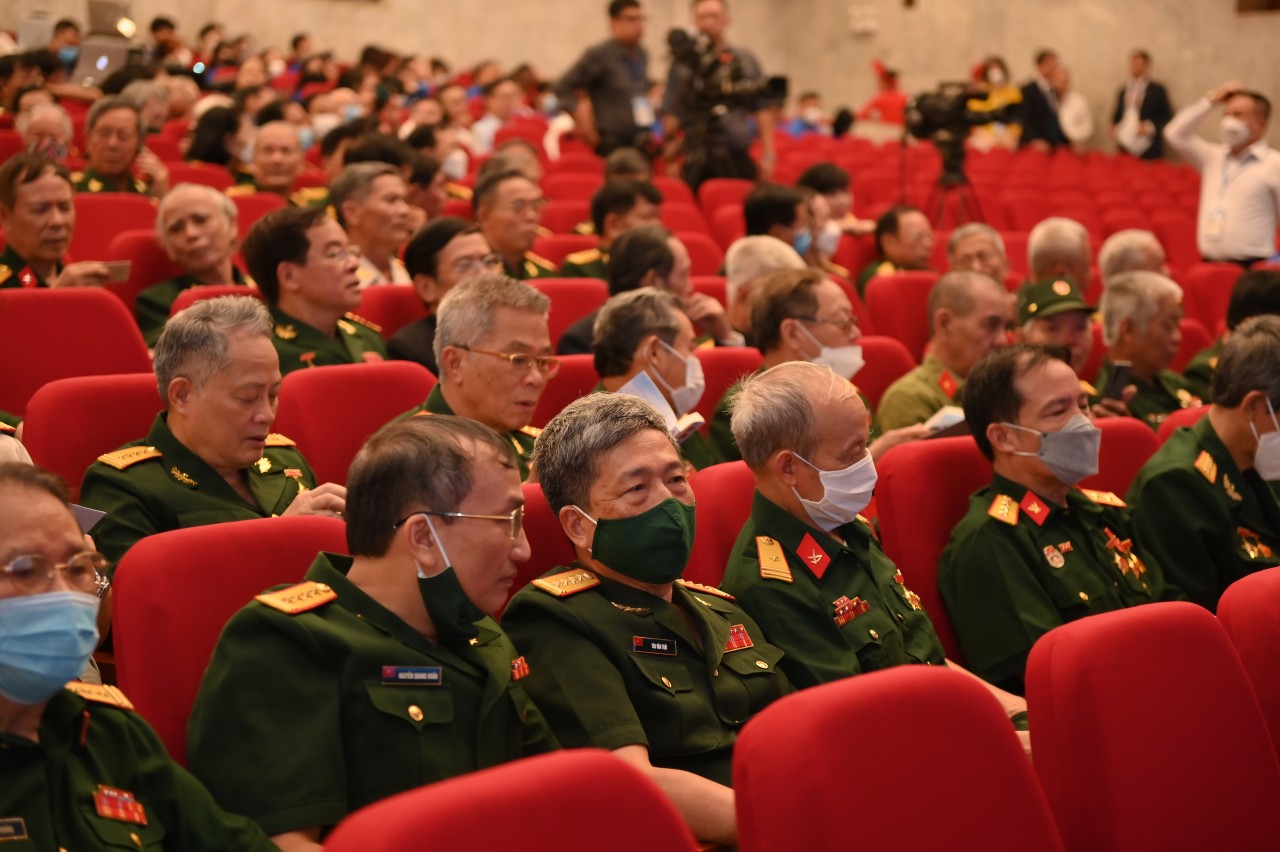 Đại diện các chuyên gia, cựu quân tình nguyện Việt Nam từng công tác, chiến đấu tại Lào Đại diện các chuyên gia, cựu quân tình nguyện Việt Nam từng công tác, chiến đấu tại Lào