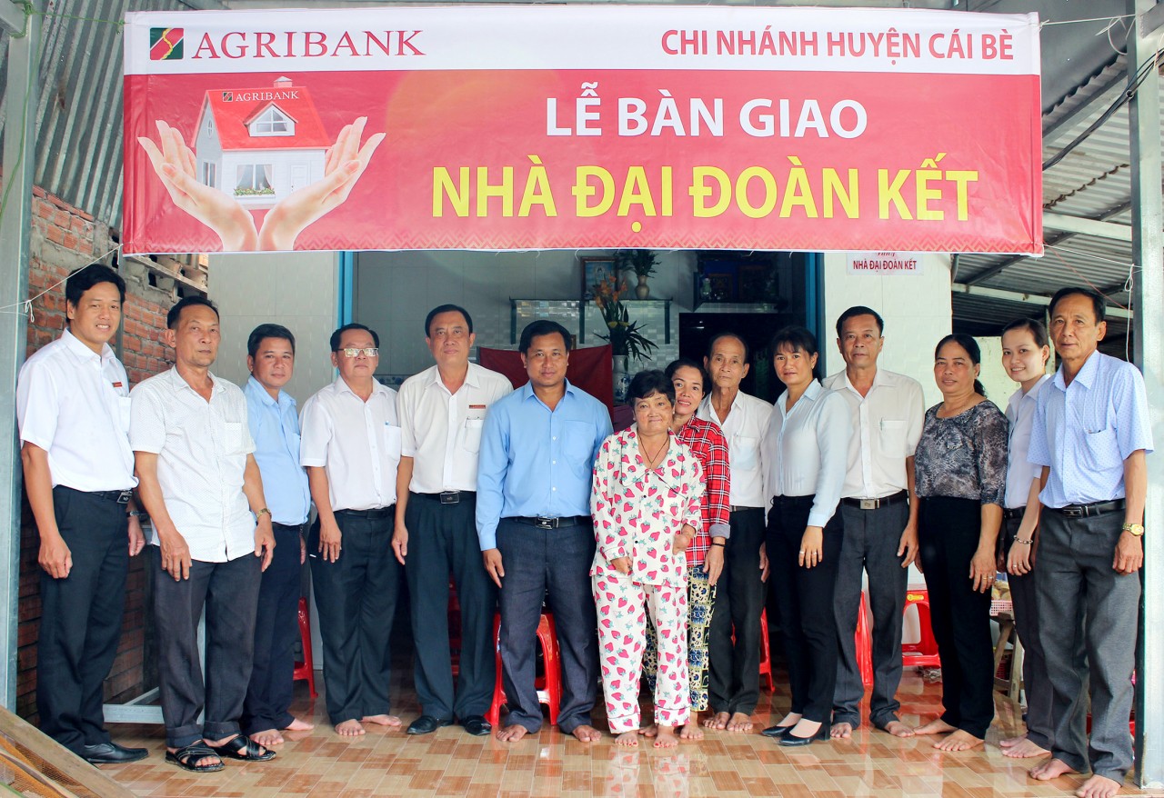 Tiền Giang: Agribank huyện Cái Bè hỗ trợ 5 gia đình an cư để lạc nghiệp