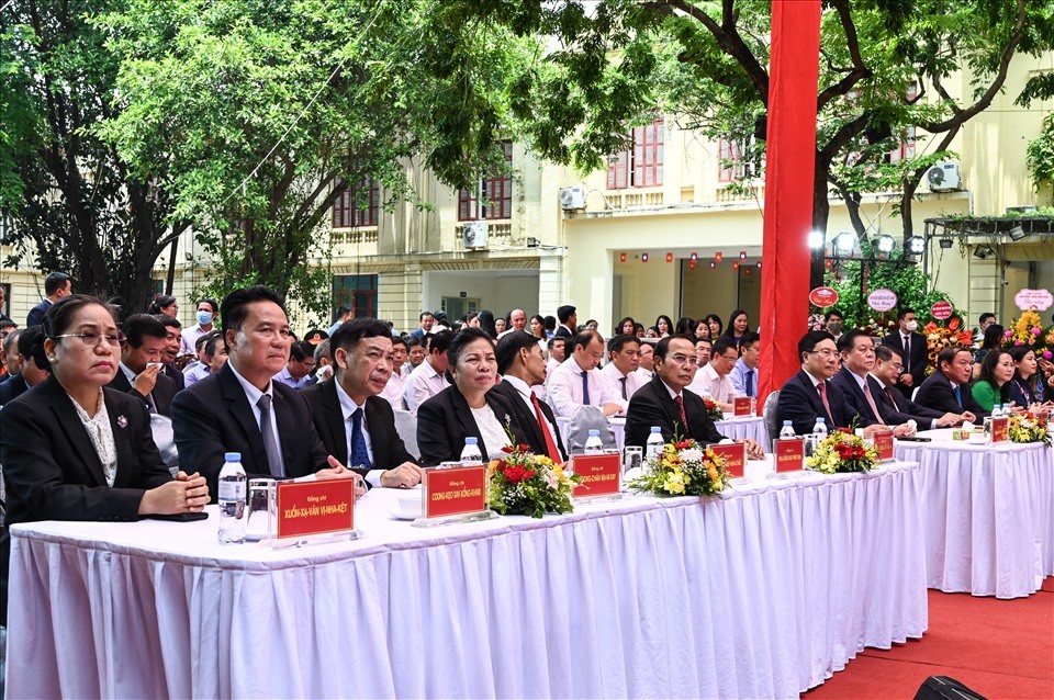 Triển lãm về quan hệ đặc biệt Việt – Lào tại Bảo tàng Lịch sử quốc gia Việt Nam Triển lãm tài liệu, ảnh, hiện vật và sách về “Quan hệ hữu nghị vĩ đại, đoàn kết đặc biệt Việt Nam - Lào, Lào - Việt Nam” khai mạc ngày 18.7. Ảnh: Huế Nguyễn