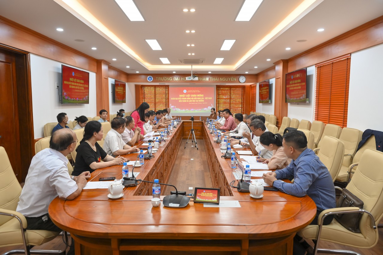 Quang cảnh buổi làm việc (Ảnh: Nguyễn Tùng).