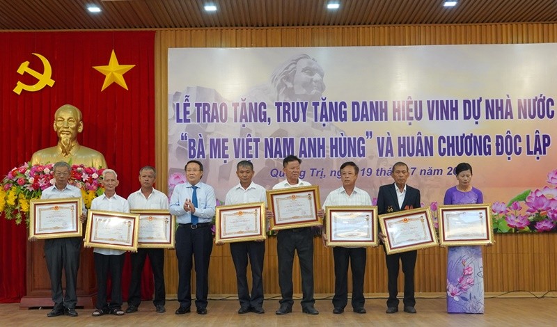 Trao tặng 26 danh hiệu 