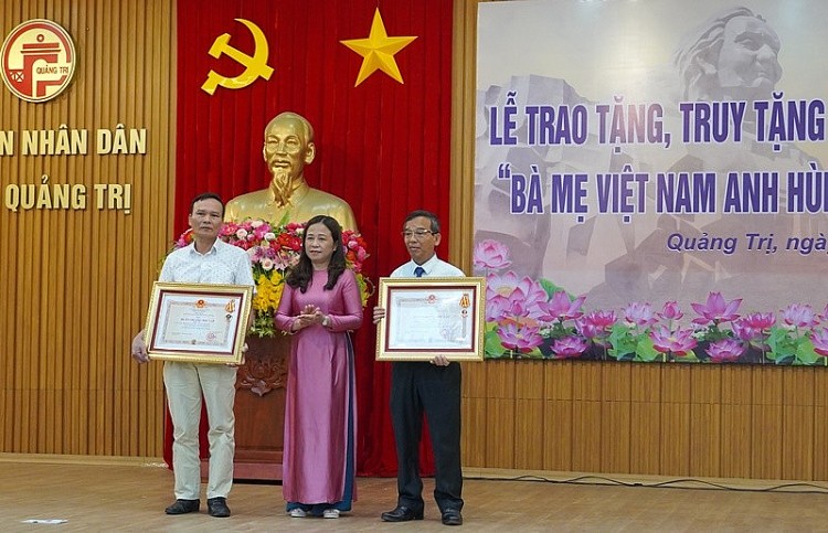 Trao tặng 26 danh hiệu 