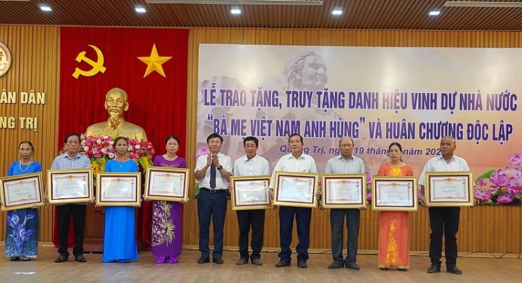 Trao tặng 26 danh hiệu 