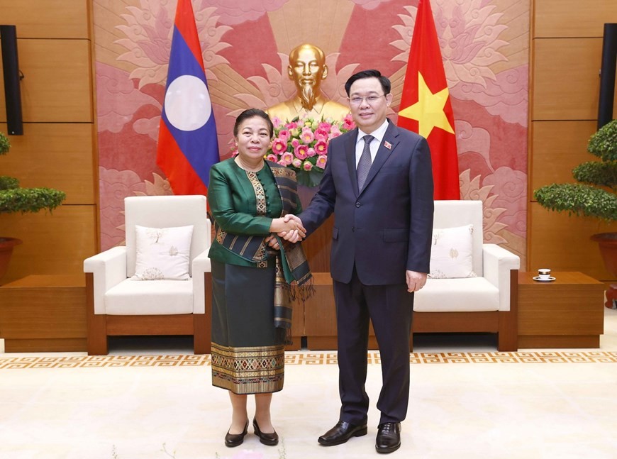 Chủ tịch Quốc hội Vương Đình Huệ tiếp Phó Chủ tịch Quốc hội Lào Sounthone Xayachack