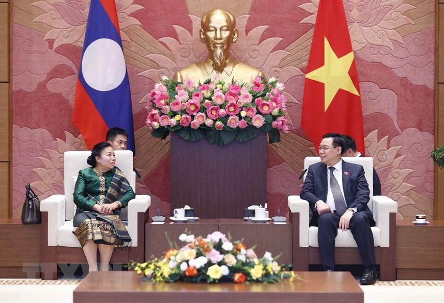 Chủ tịch Quốc hội Vương Đình Huệ tiếp Phó Chủ tịch Quốc hội Lào Sounthone Xayachack