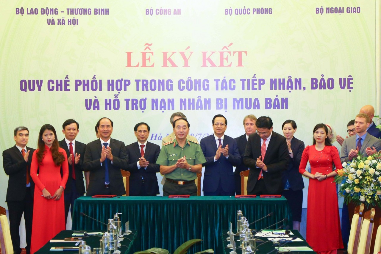 Bốn Bộ ký quy chế phối hợp trong công tác tiếp nhận, bảo vệ và hỗ trợ nạn nhân mua bán người