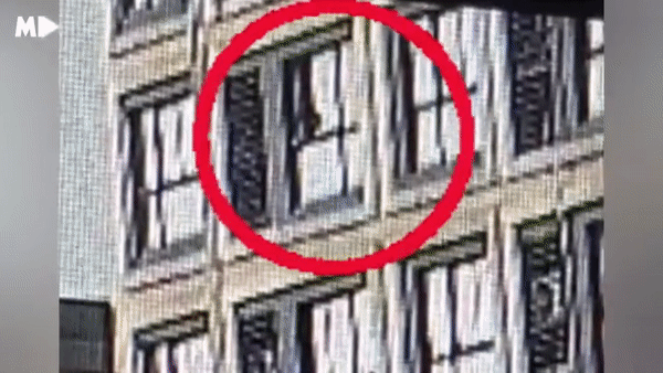 Video: "Siêu anh hùng" cứu sống bé gái 2 tuổi rơi từ tầng 5 xuống đất