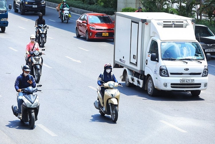 Dự báo thời tiết đêm nay và ngày mai (25-26/7): Hà Nội nắng nóng; Bắc Bộ và Trung Bộ có nắng nóng gay gắt; Nam Bộ chiều tối mưa dông rải rác