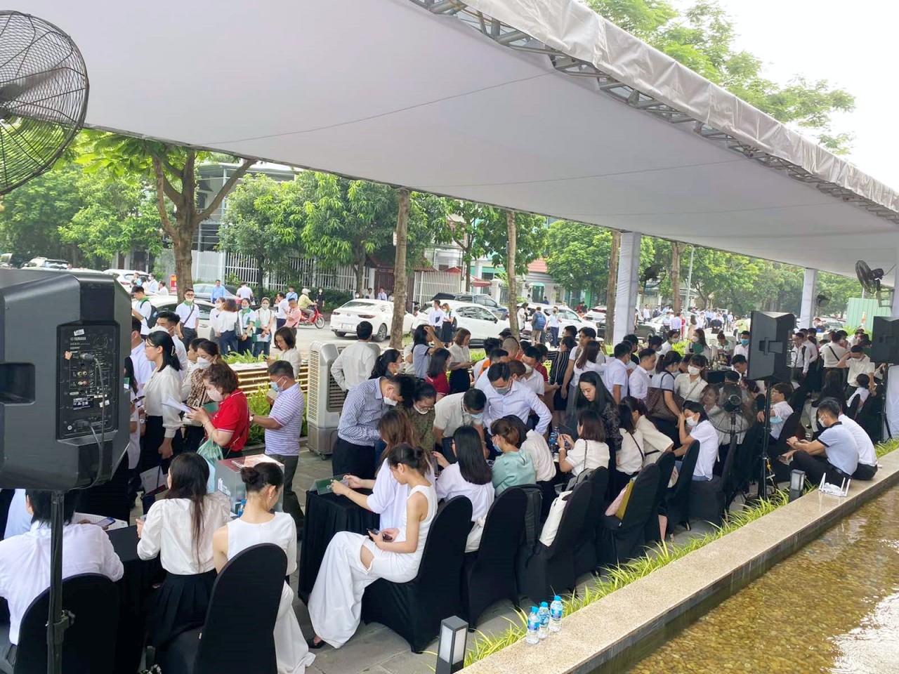 Quang cảnh nhộn nhịp lại lễ giới thiệu dự án Hanoi Melody Residences.
