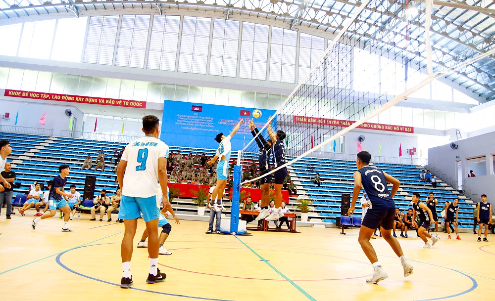 Công an ba tỉnh giáp biên Việt Nam - Campuchia họp mặt, giao lưu ấm tình hữu nghị
