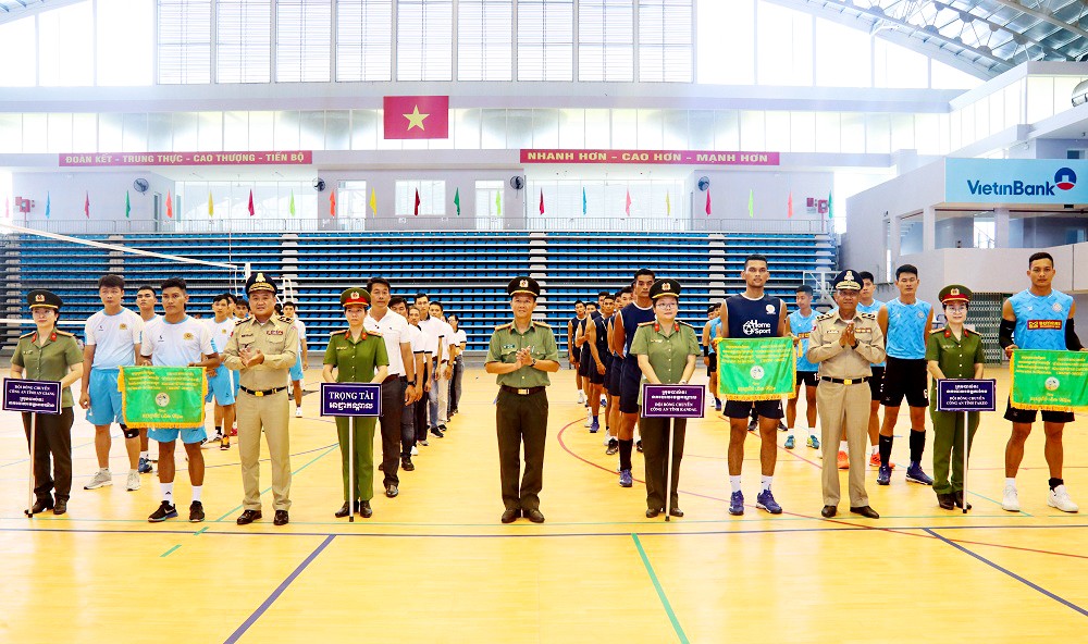 Công an ba tỉnh giáp biên Việt Nam - Campuchia họp mặt, giao lưu ấm tình hữu nghị
