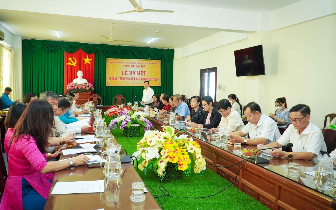 Liên hiệp Cần Thơ ký kết phối hợp với UBMTTQVN thành phố trong công tác đối ngoại nhân dân