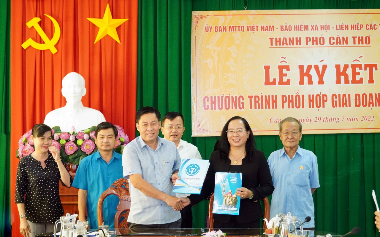 Liên hiệp Cần Thơ ký kết phối hợp với UBMTTQVN thành phố trong công tác đối ngoại nhân dân