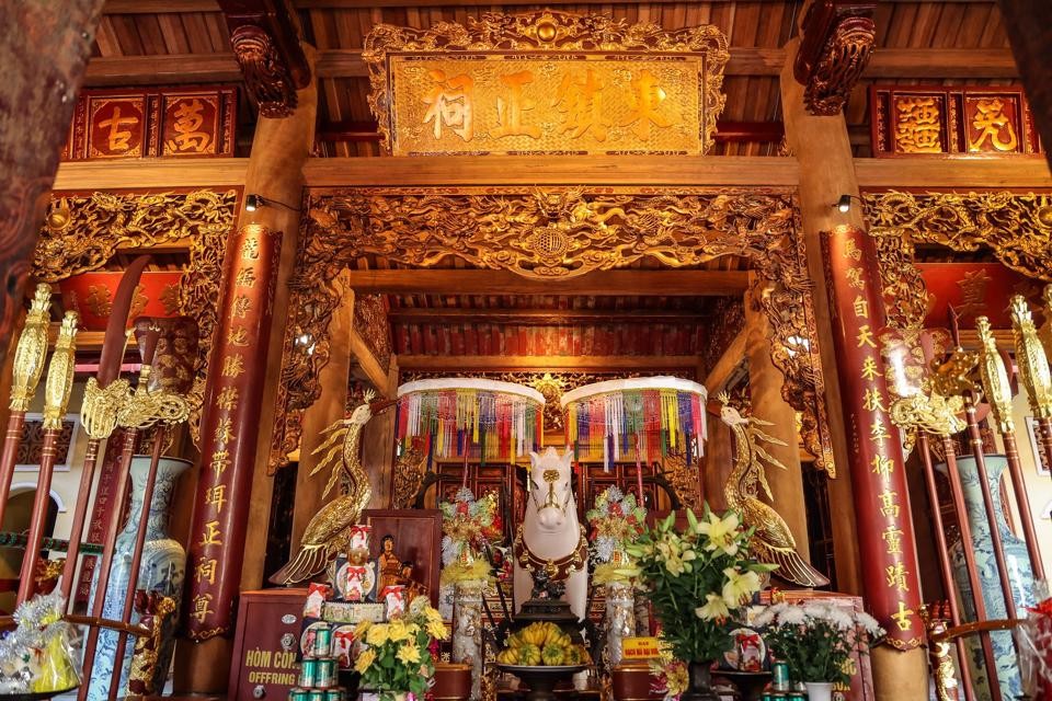 Ghé thăm trấn Đông thành Thăng Long - Đền Bạch Mã