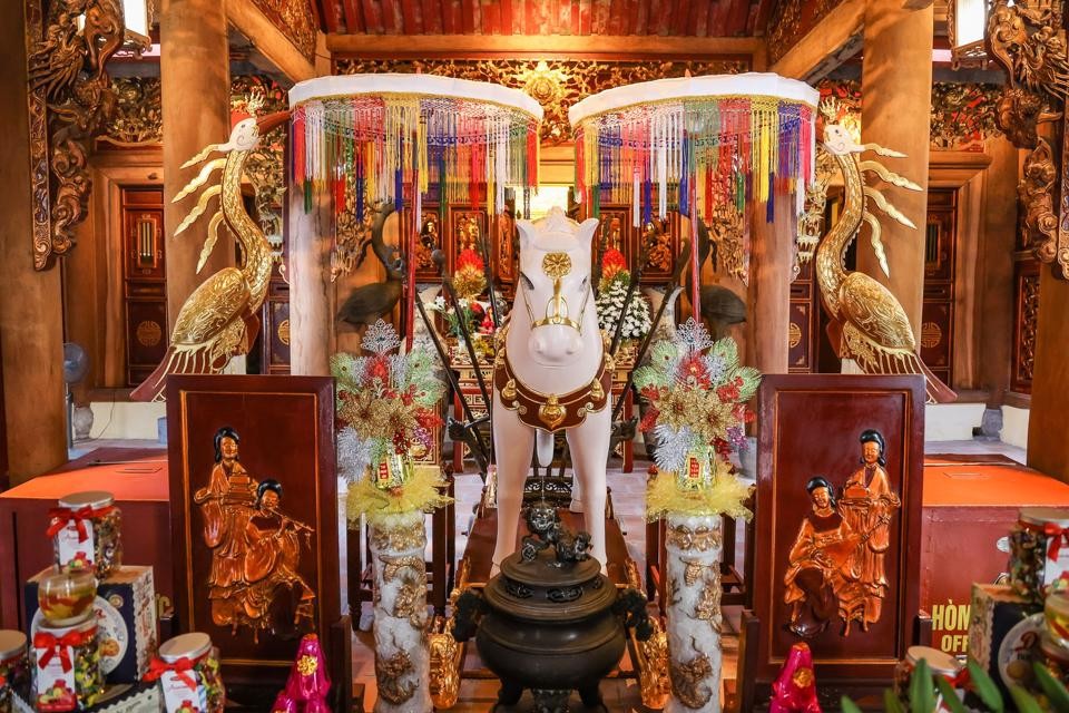Ghé thăm trấn Đông thành Thăng Long - Đền Bạch Mã