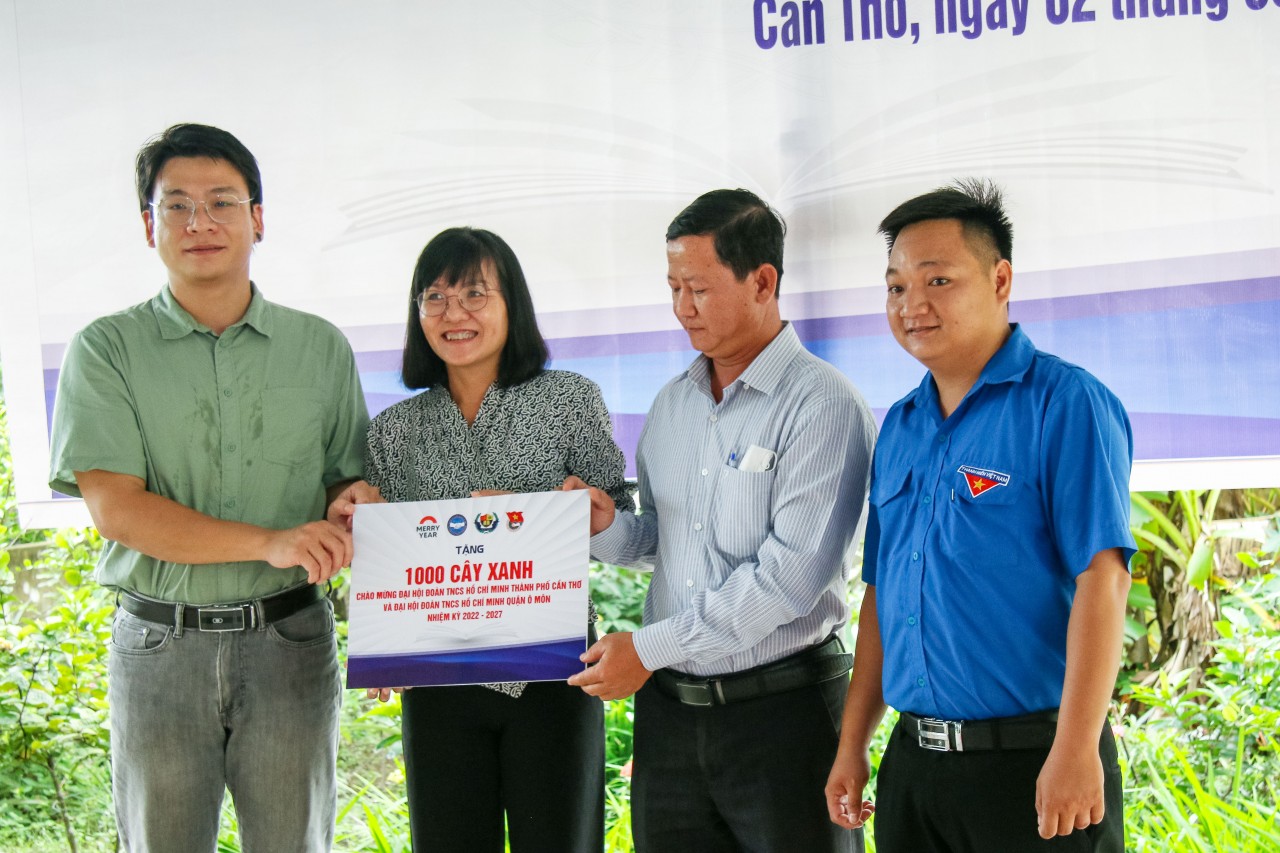 Liên hiệp các tổ chức hữu nghị Cần Thơ: Phối hợp trồng 1.000 cây bần chống sạt lở Liên hiệp các tổ chức hữu nghị Cần Thơ: Phối hợp trồng 1.000 cây bần chống sạt lở