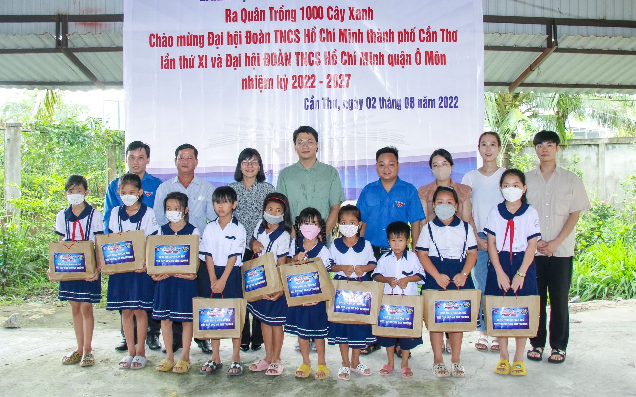Liên hiệp các tổ chức hữu nghị Cần Thơ: Phối hợp trồng 1.000 cây bần chống sạt lở Liên hiệp các tổ chức hữu nghị Cần Thơ: Phối hợp trồng 1.000 cây bần chống sạt lở