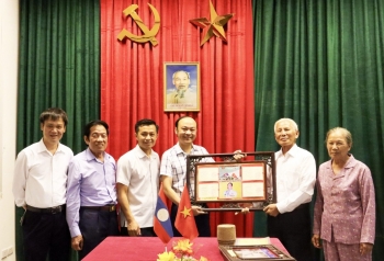 cuu quan tinh nguyen viet nam trao tang ban to chuc cuoc thi ky vat ke chuyen gan 60 ky vat