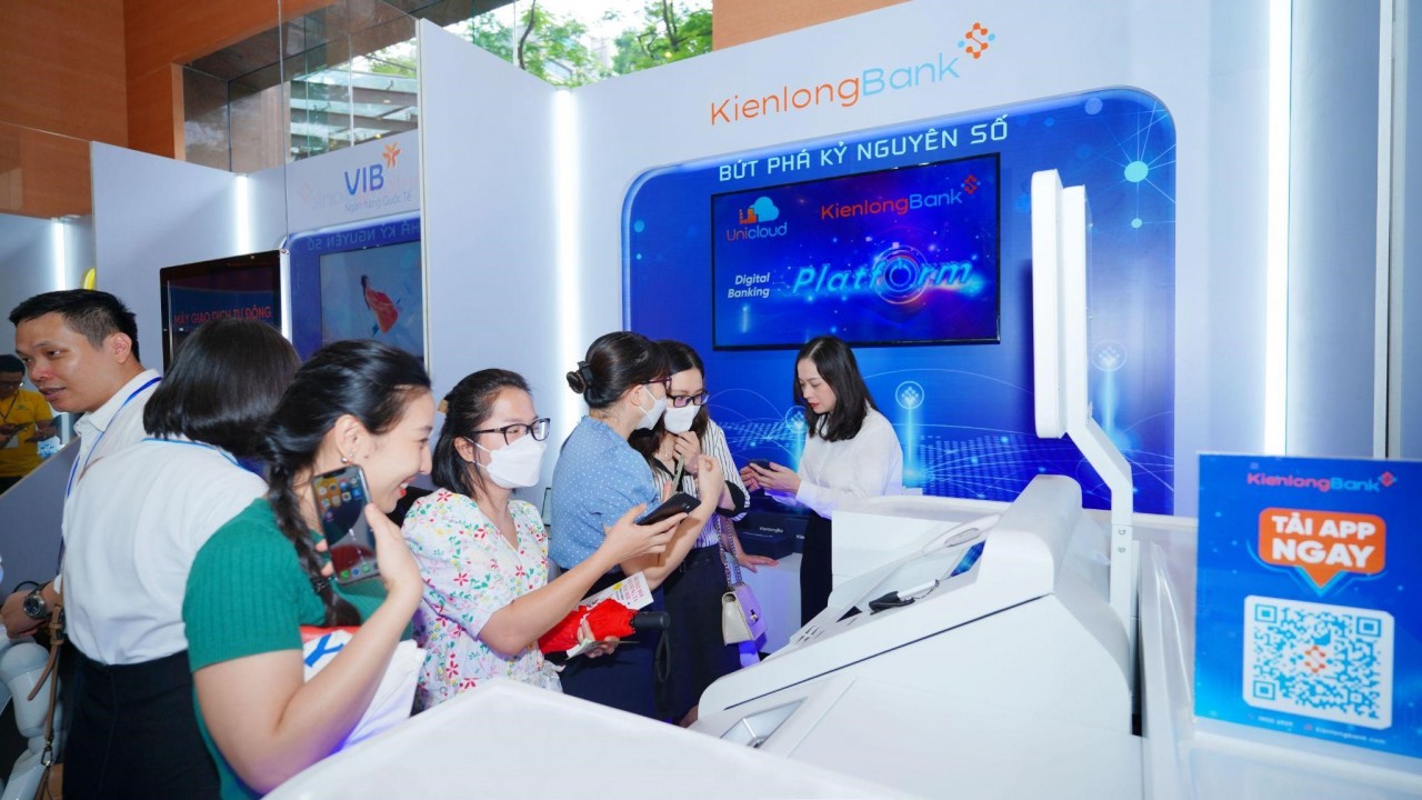 Hệ thống máy STM được đón nhận tại Ngày Chuyển đổi số ngành Ngân hàng.