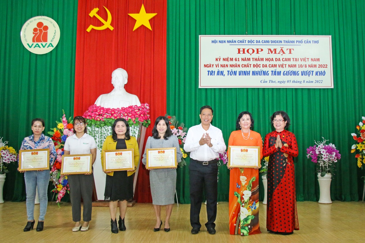 Cần Thơ tuyên dương những nạn nhân chất độc da cam vượt khó tiêu biểu