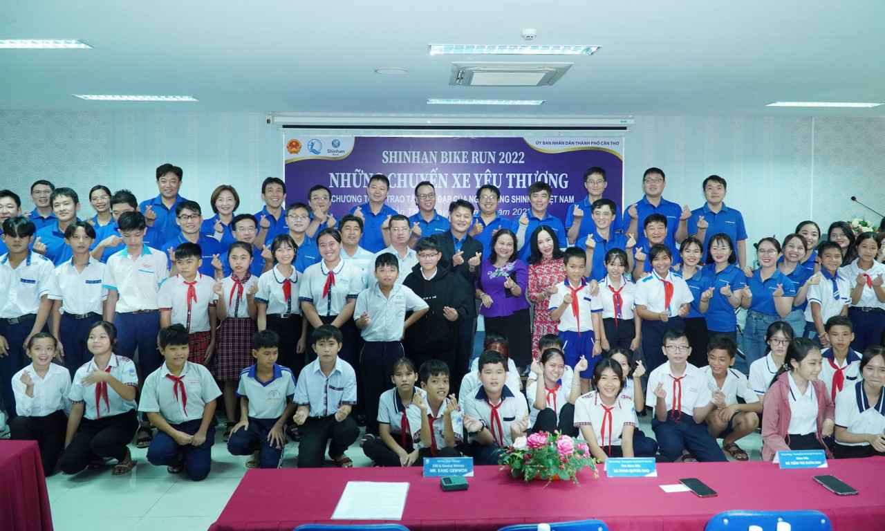 Cần Thơ: 67 học sinh hoàn cảnh khó khăn được tặng xe đạp