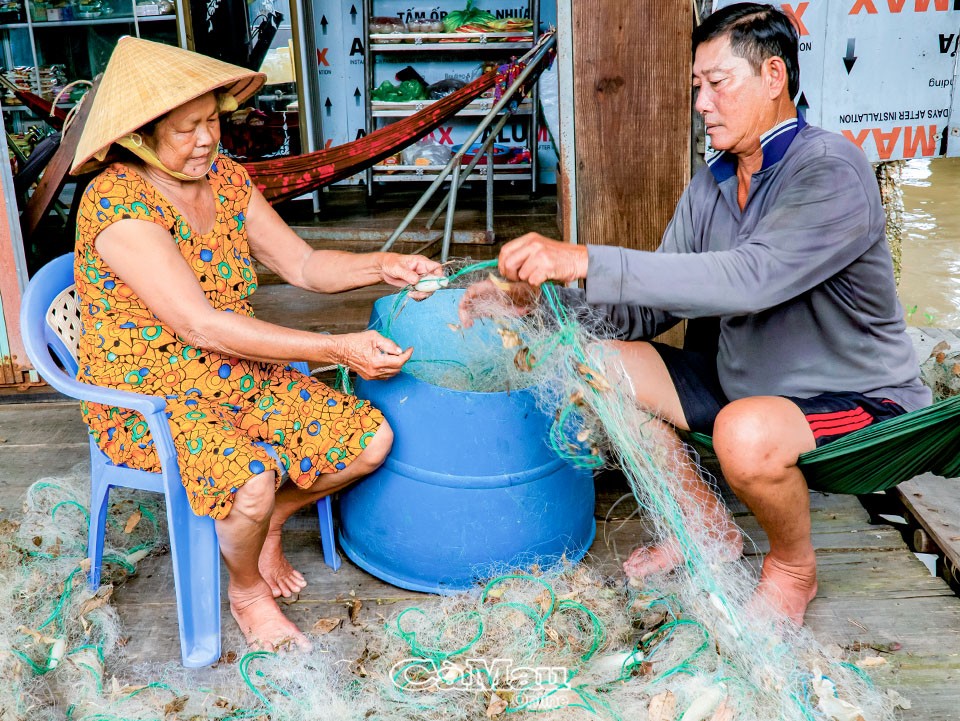 Xóm đảo mùa dông gió