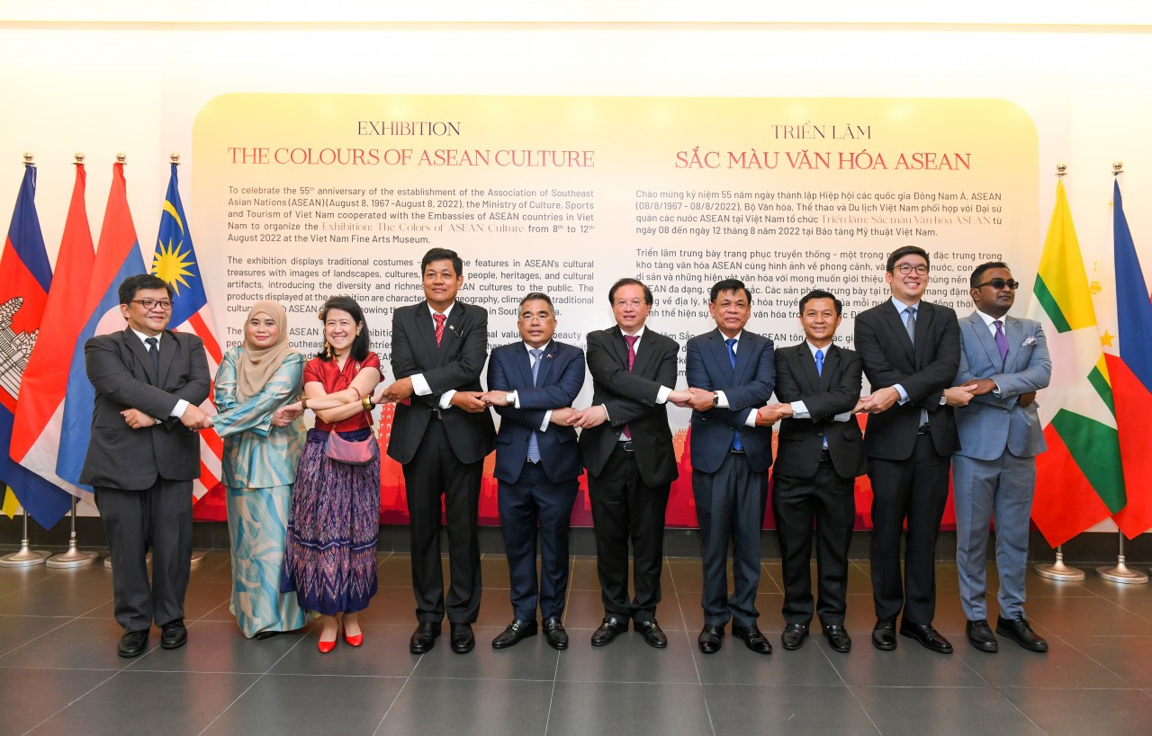 Khai mạc Triển lãm Sắc màu Văn hóa ASEAN