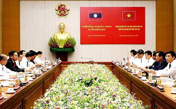 Chính phủ Lào tặng Huy chương Phát triển cho tỉnh Phú Thọ