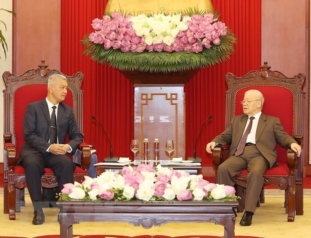 Tổng Bí thư Nguyễn Phú Trọng tiếp ông Anouphap Tounalom, Bí thư Trung ương Đảng Nhân dân Cách mạng Lào, Bí thư Thành ủy, Chủ tịch Hội đồng Nhân dân Thủ đô Vientiane (Lào) thăm và làm việc tại Việt Nam (Ảnh: Trí Dũng/TTXVN).