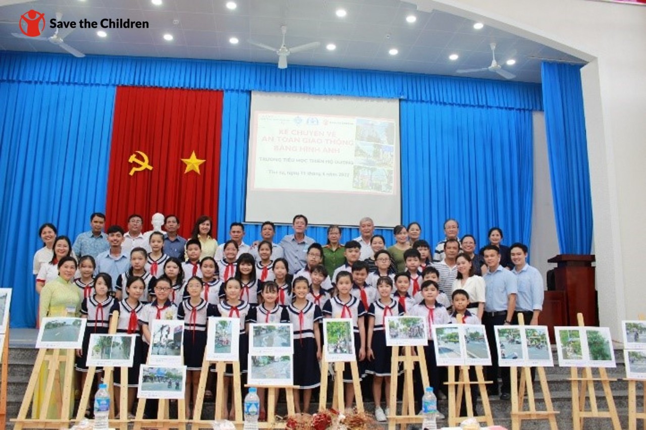 Trẻ em Tiền Giang kể chuyện an toàn giao thông bằng hình ảnh