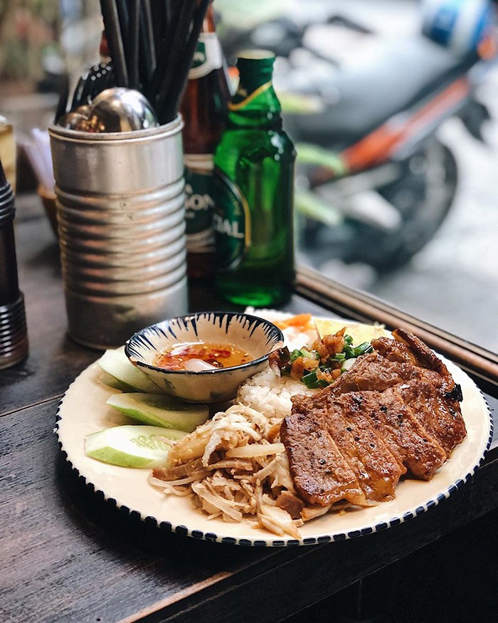 Đại sứ Hoa Kỳ mê mẩn món cơm tấm sườn bì chả tại TP. Hồ Chí Minh