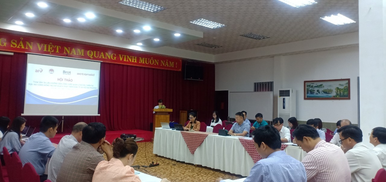 Quảng cảnh buổi Hội thảo tham vấn cấp vùng “Hướng dẫn Lồng ghép Quản lý rủi ro thiên tai Dựa vào cộng đồng vào Kế hoạch Phát triển Kinh tế xã hội của địa phương”.