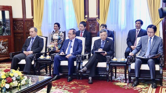 Chủ tịch nước Nguyễn Xuân Phúc tiếp cựu Thủ tướng Israel Ehud Barak