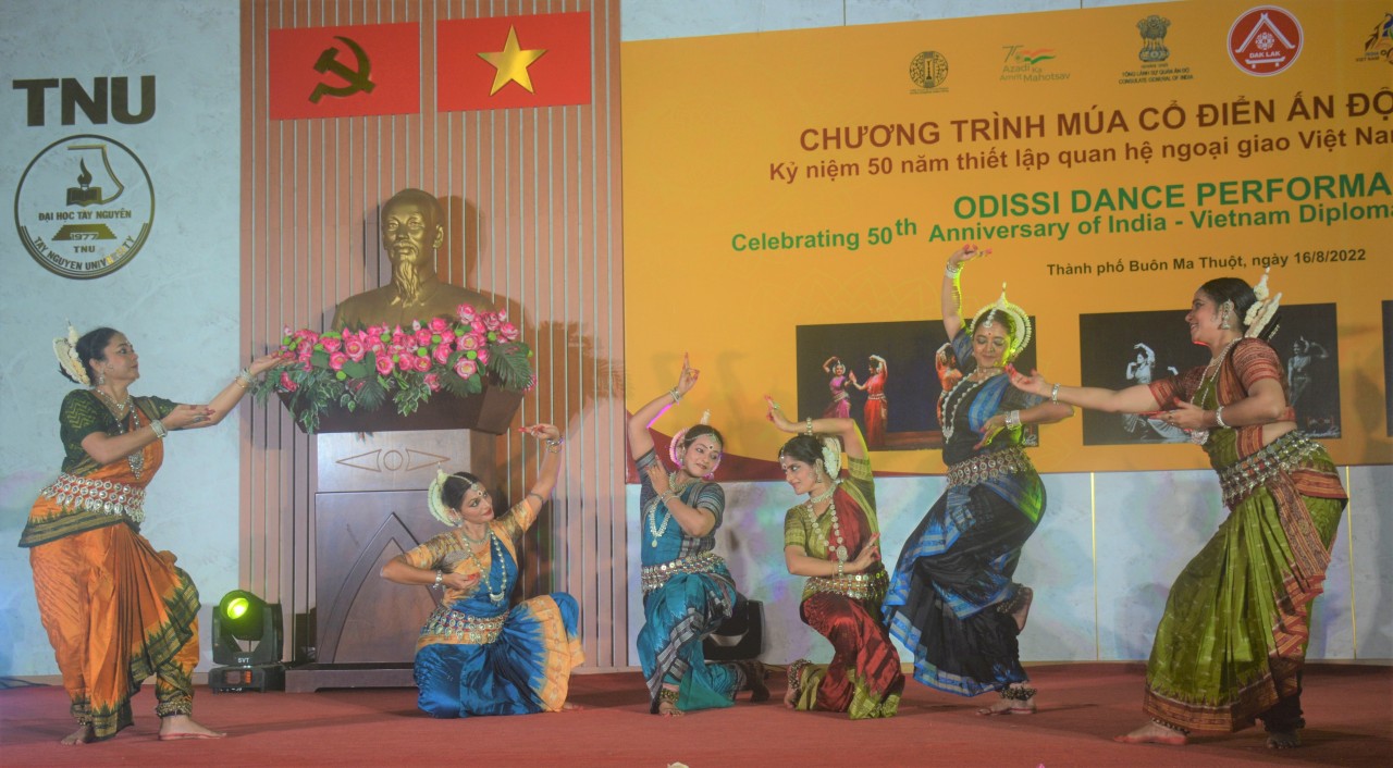 Giao lưu múa cổ điển ODISSI Ấn Độ tại Đắk Lắk